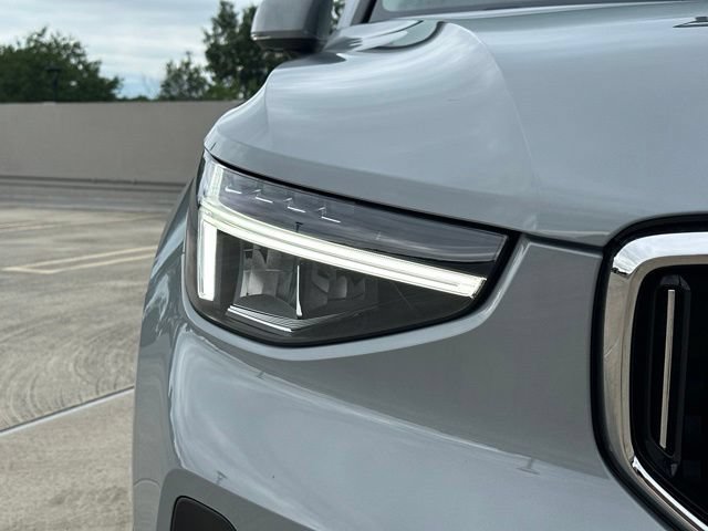 Certified 2025 Volvo XC40 B5 Plus AWD/4WD image 10