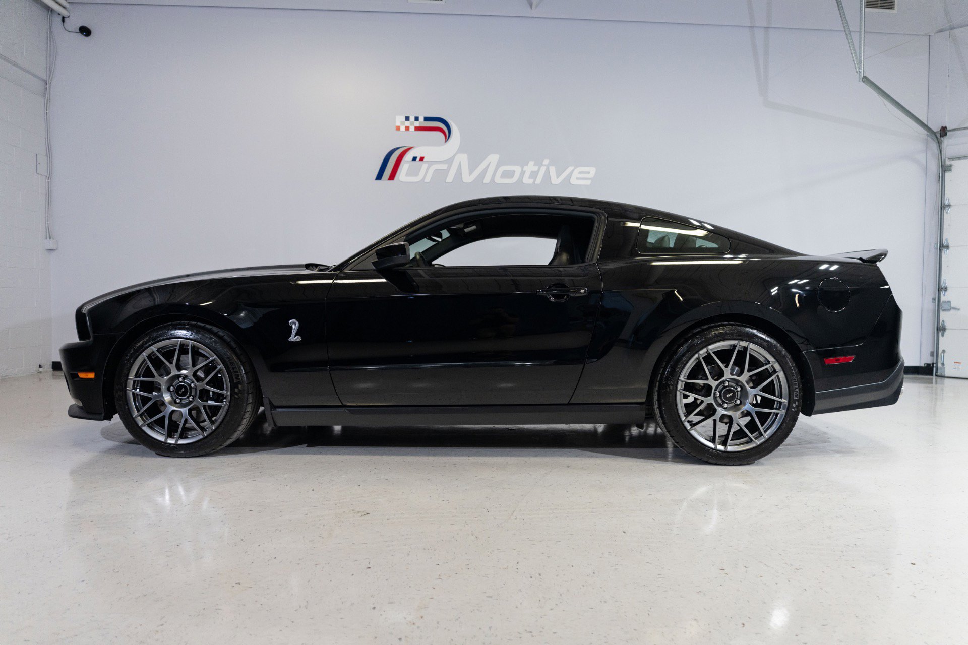 Used 2012 Ford Mustang Shelby GT500 w/ SVT Performance Pkg RWD image 3