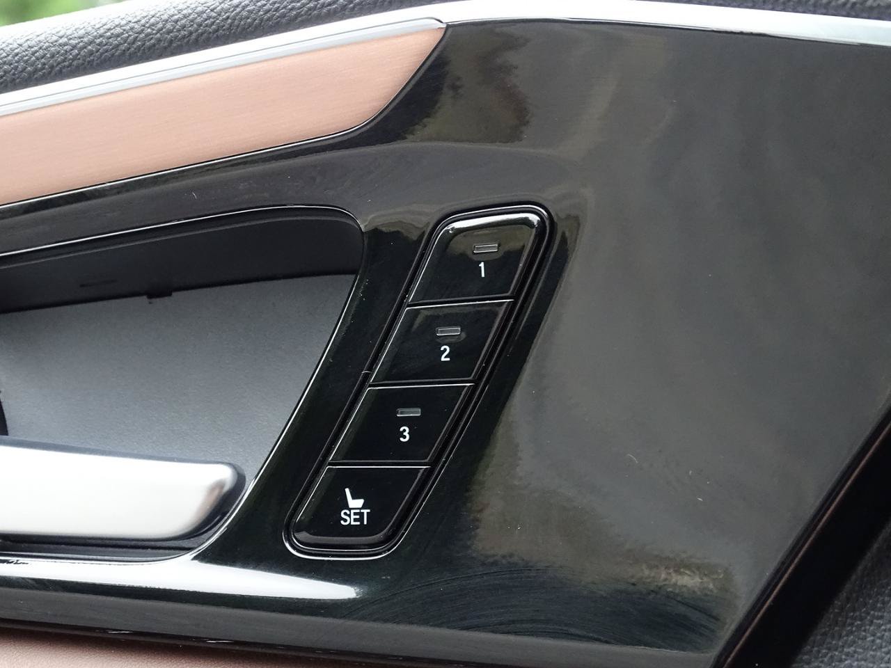 Used 2025 Acura MDX SH-AWD w/ Technology Package image 22