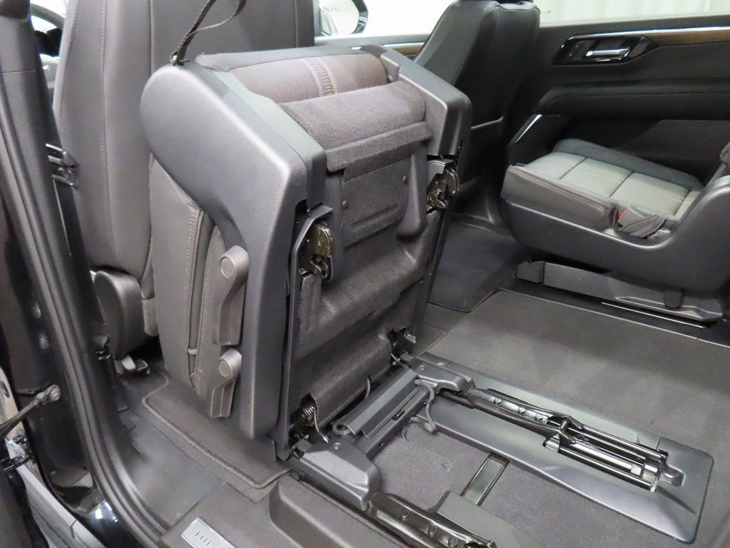 Used 2025 Chevrolet Suburban High Country AWD/4WD image 68