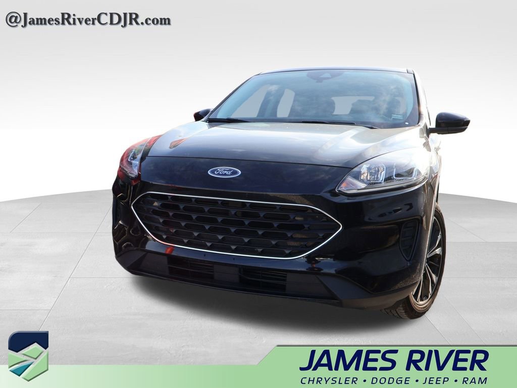 Used 2022 Ford Escape SE w/ SE Sport Appearance Package image 3