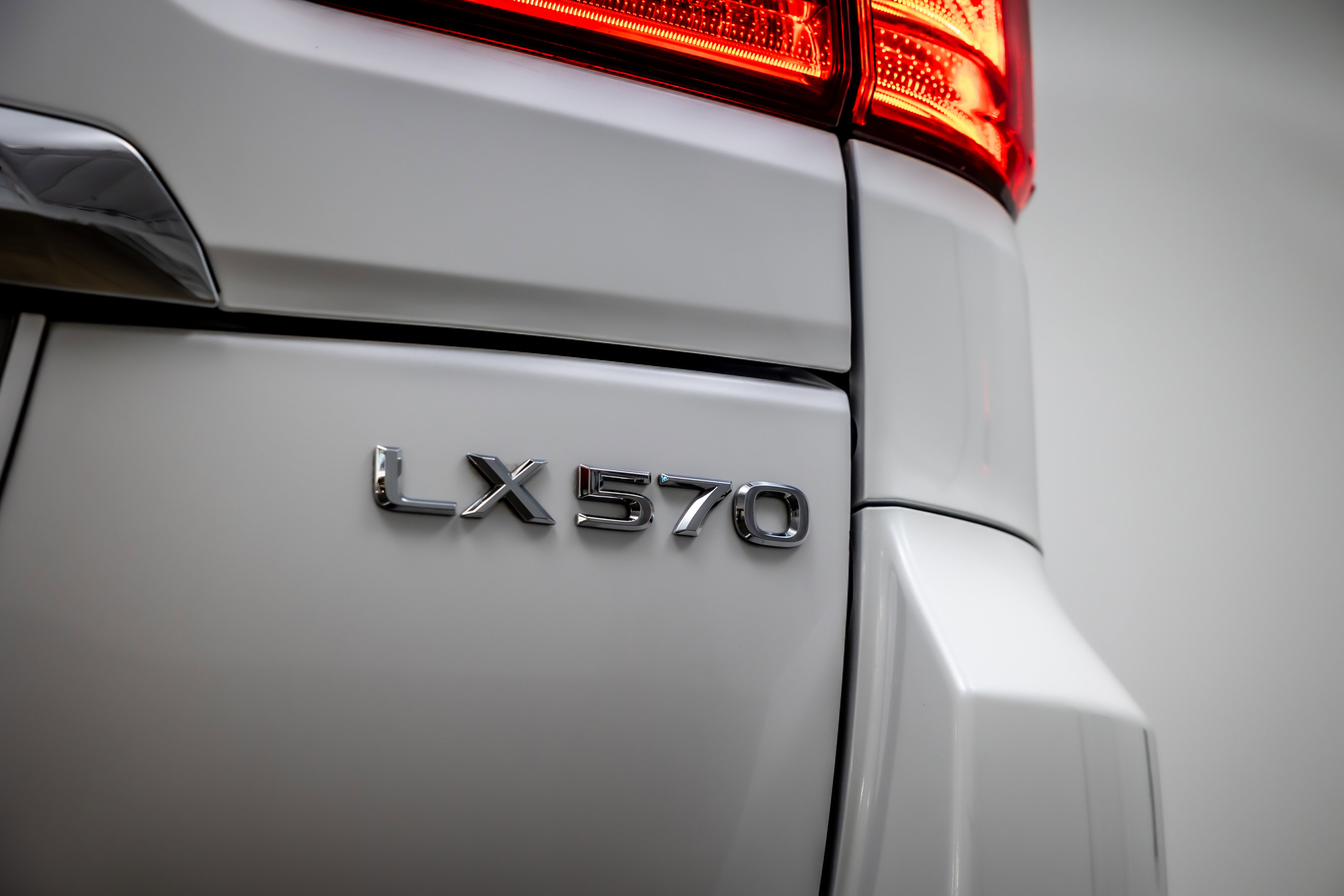 Used 2017 Lexus LX 570 4WD w/ Luxury Package image 32