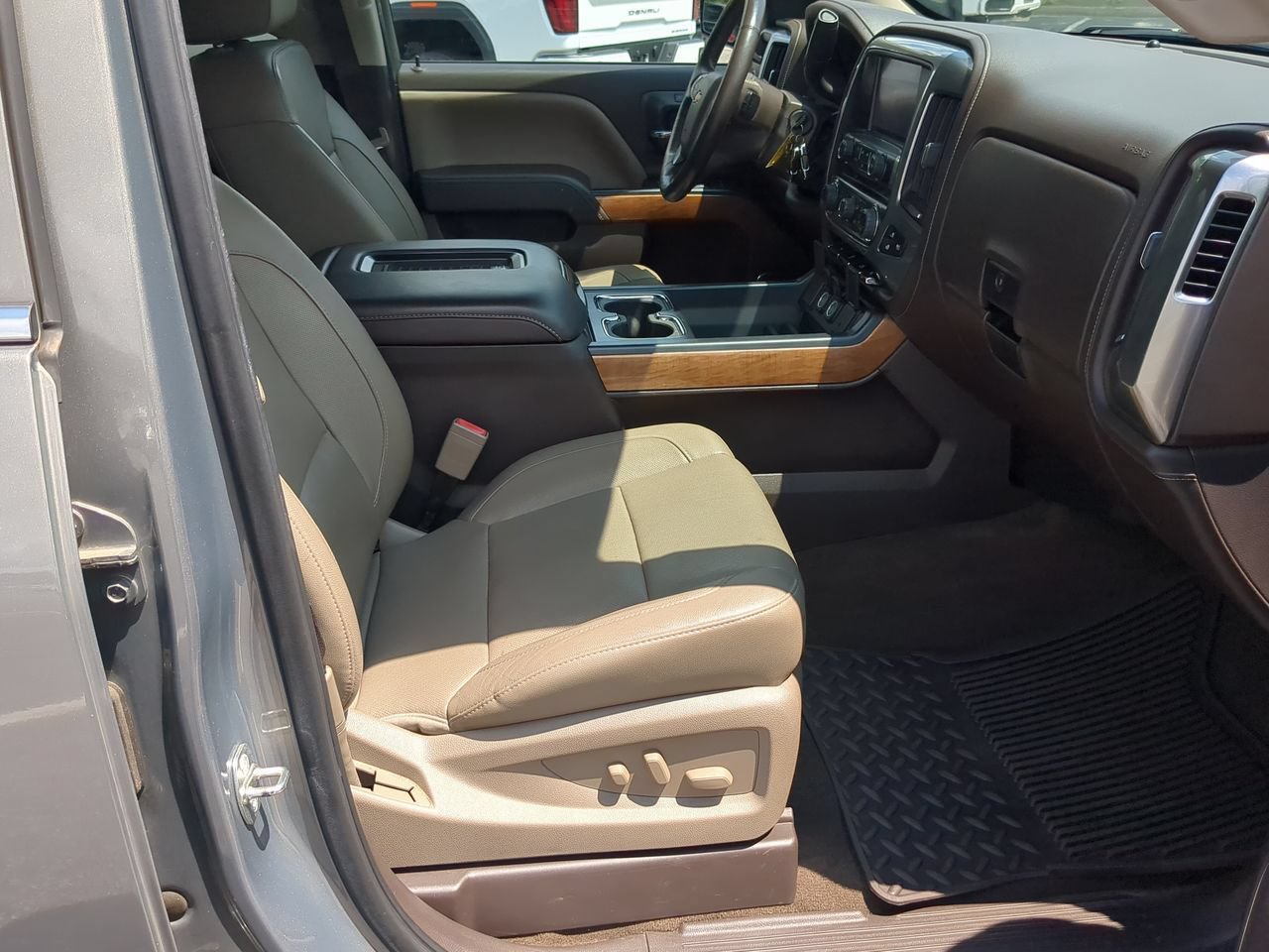 Used 2017 Chevrolet Silverado 1500 LTZ w/ Sport Package AWD/4WD image 27