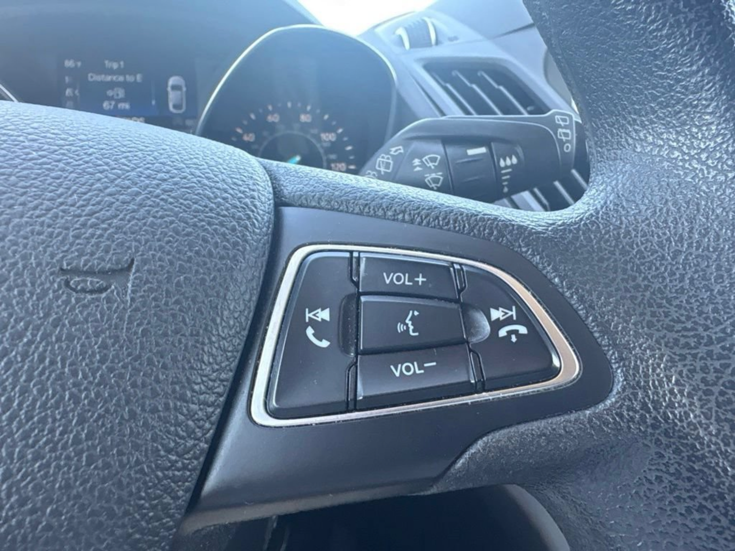 Used 2019 Ford Escape SE FWD image 11