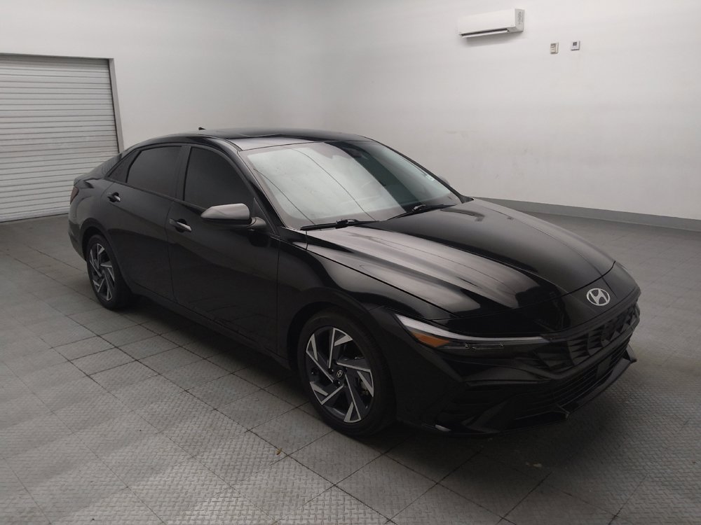 Used 2025 Hyundai Elantra SEL FWD image 13