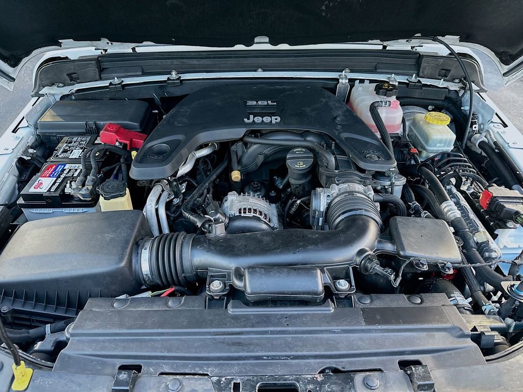 Used 2018 Jeep Wrangler Unlimited Sahara image 37