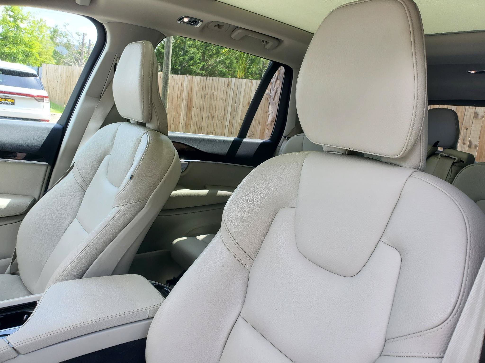 Used 2019 Volvo XC90 T5 Momentum AWD/4WD image 16