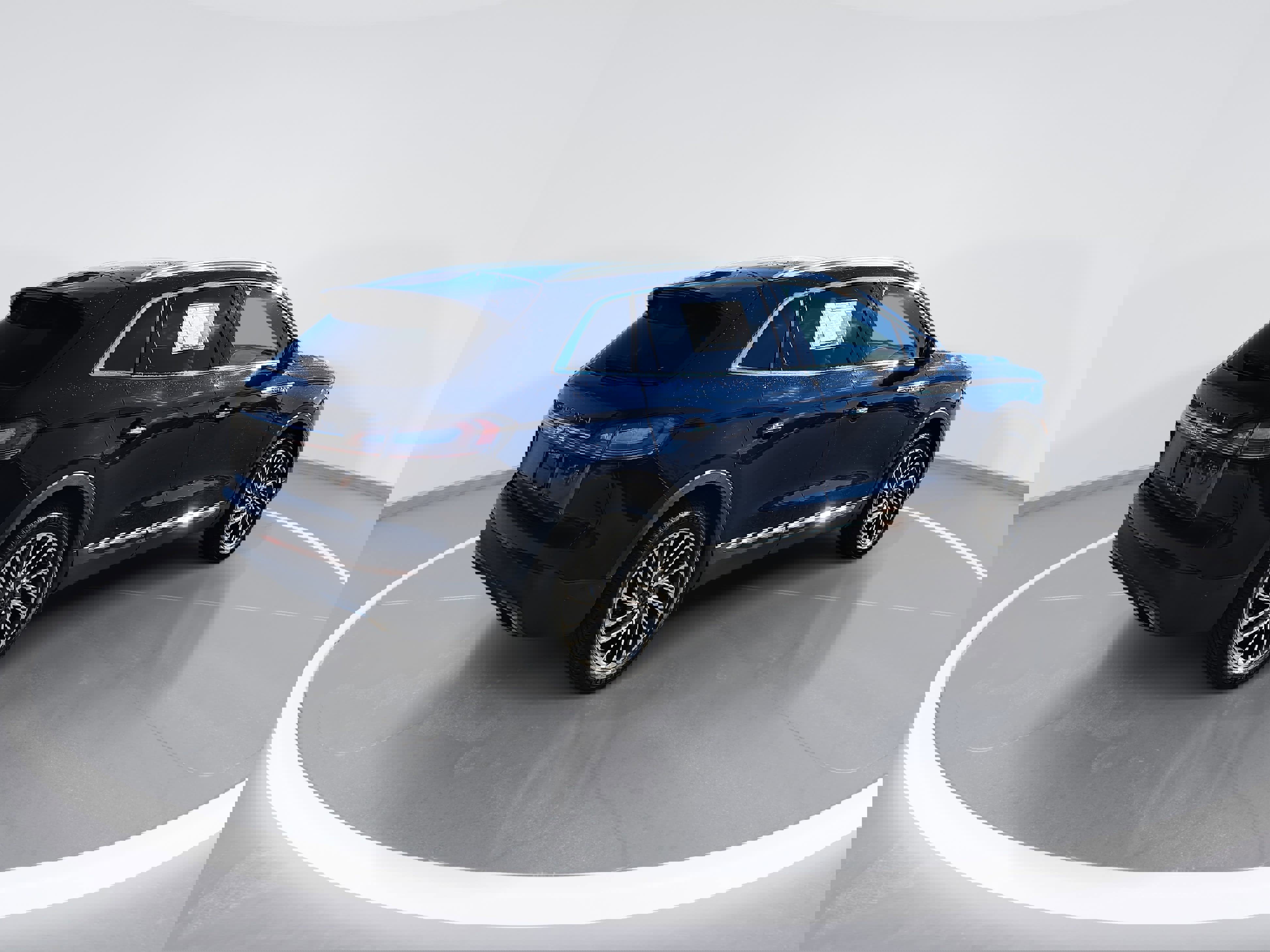 Used 2020 Lincoln Nautilus Reserve w/ Equipment Group 201A image 3