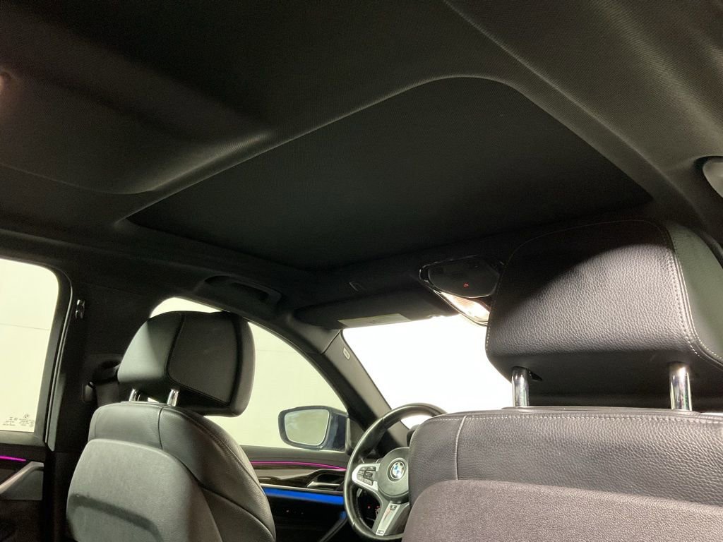 Used 2018 BMW 540i RWD image 2