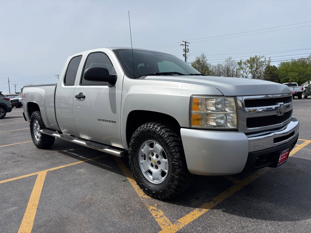 Used 2011 Chevrolet Silverado 1500 LT AWD/4WD image 4