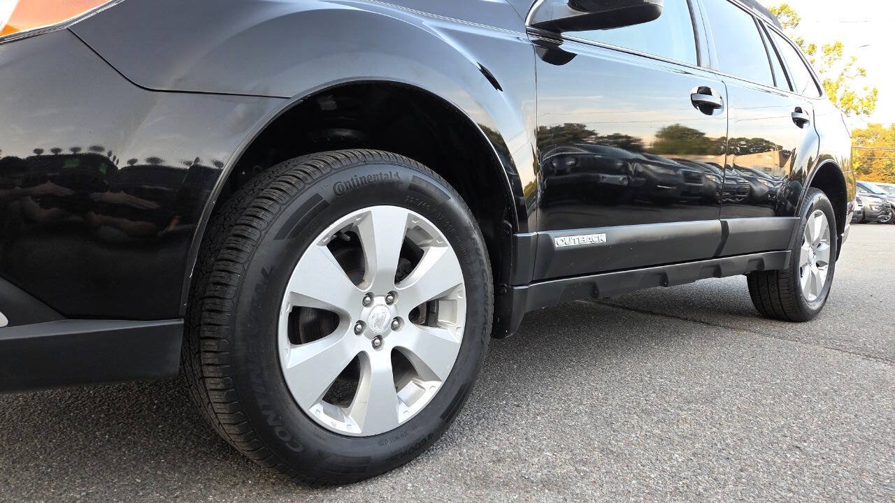 Used 2010 Subaru Outback 2.5i Limited AWD/4WD image 7