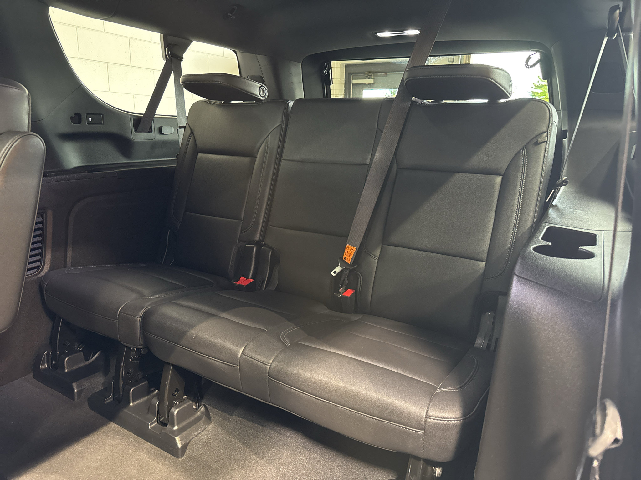 Used 2023 Chevrolet Suburban Z71 w/ Luxury Package AWD/4WD image 12