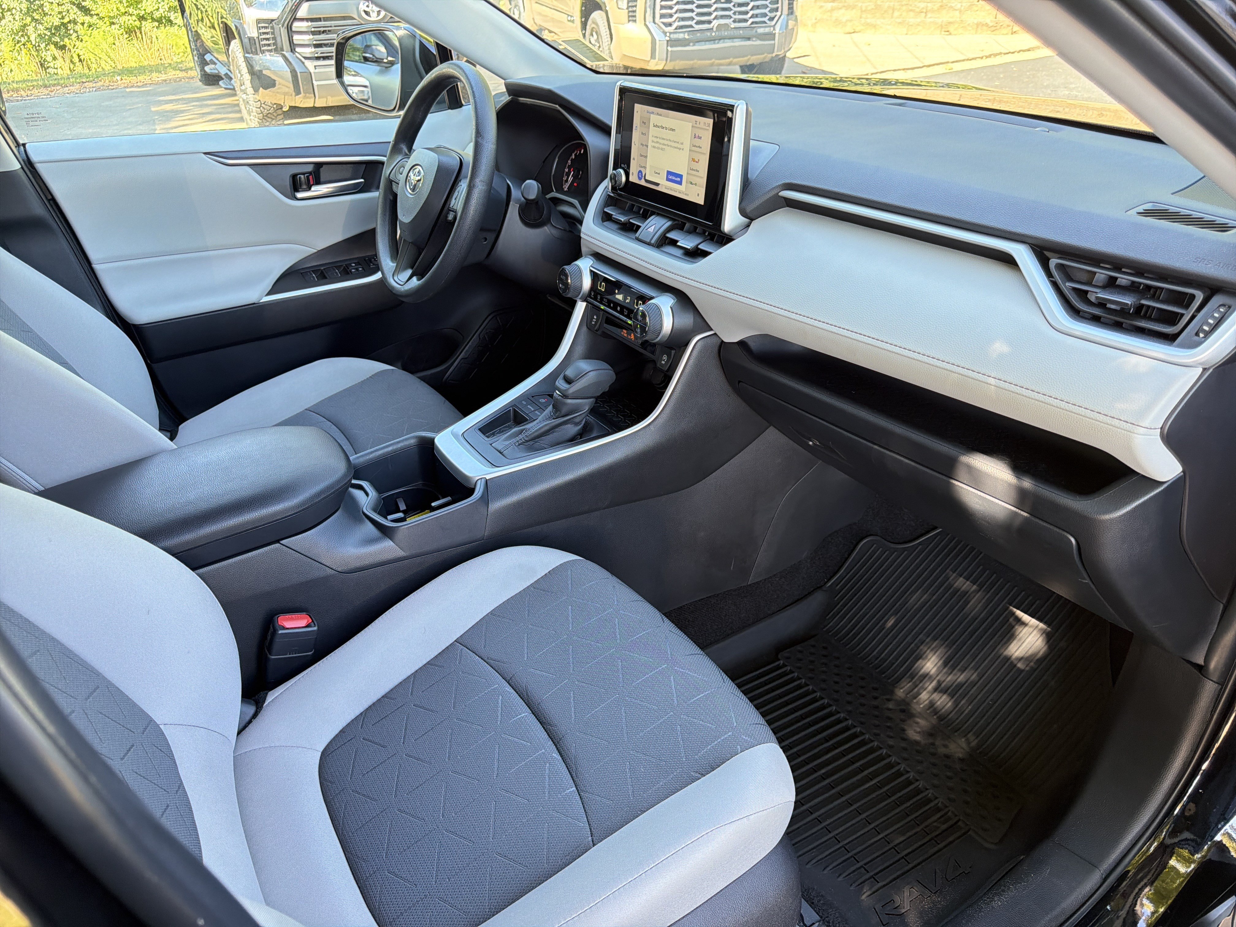 Used 2025 Toyota RAV4 XLE w/ Convenience Package FWD image 13