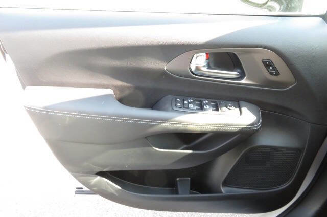 New 2026 Chrysler Pacifica Select image 19