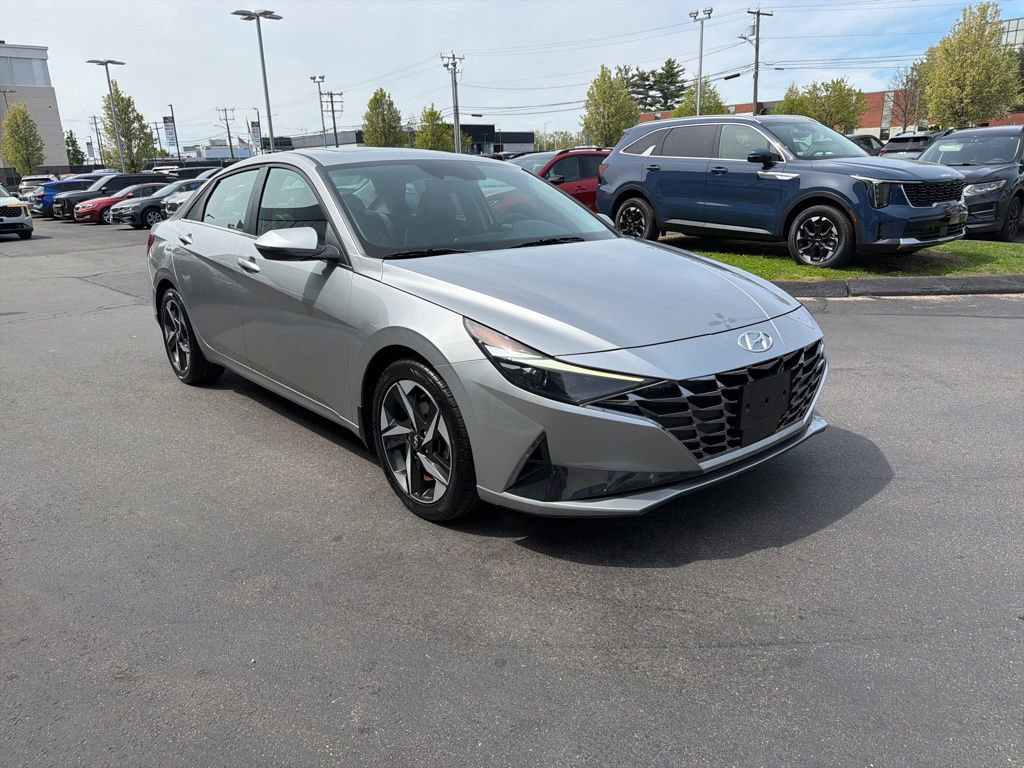 Used 2022 Hyundai Elantra Limited FWD image 5
