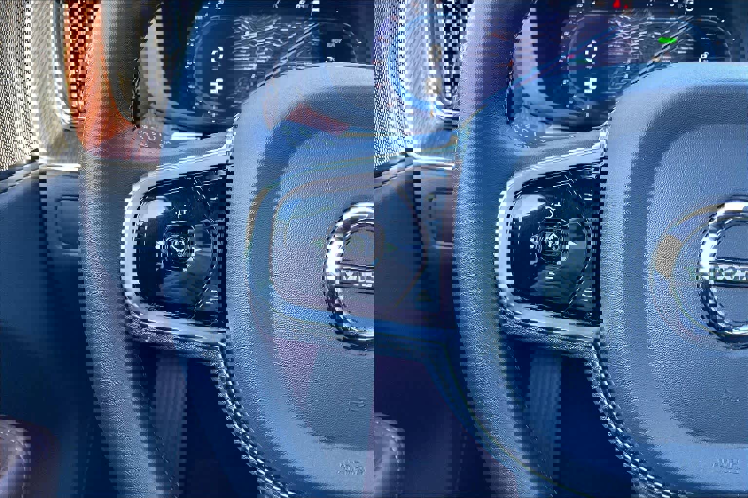 Used 2023 Volvo XC60 T8 Plus image 21