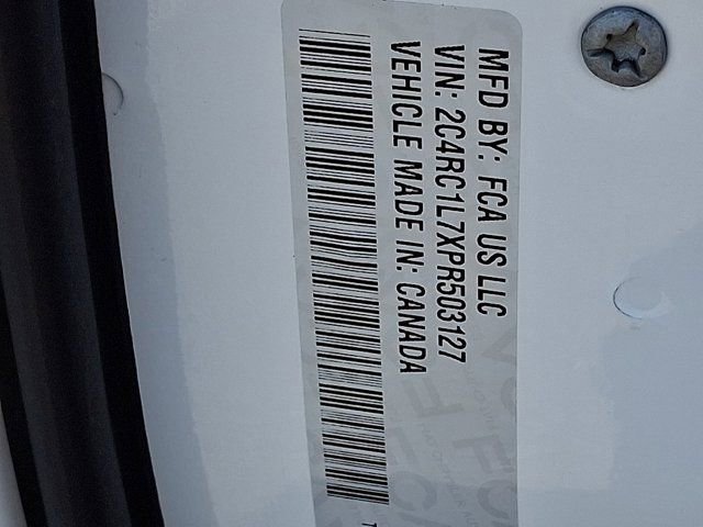 Used 2023 Chrysler Pacifica Touring-L image 32