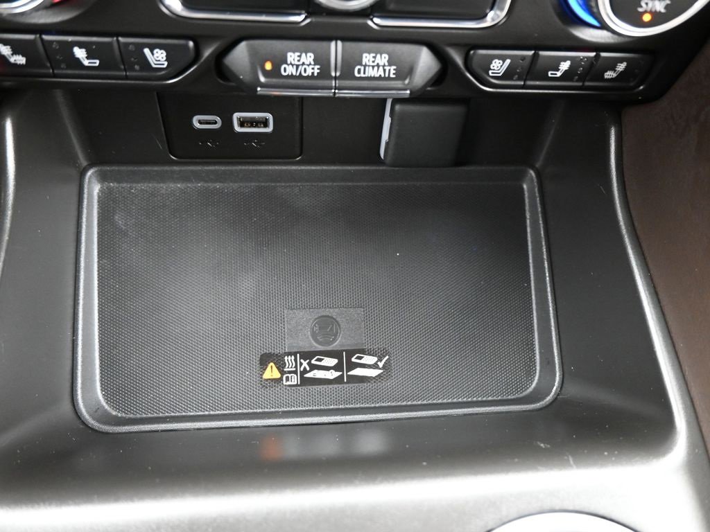 Certified 2024 GMC Yukon SLT w/ SLT Luxury Package image 18