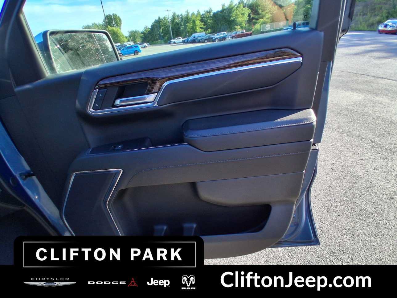 Used 2024 GMC Sierra 1500 SLE AWD/4WD image 16