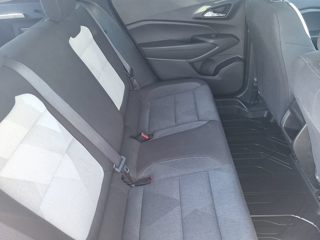 Used 2024 Chevrolet Trax LS w/ LS Convenience Package FWD image 32