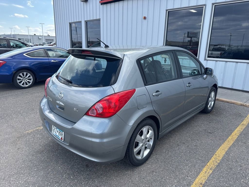 Used 2010 Nissan Versa Hatchback w/ Premium Pkg FWD image 8