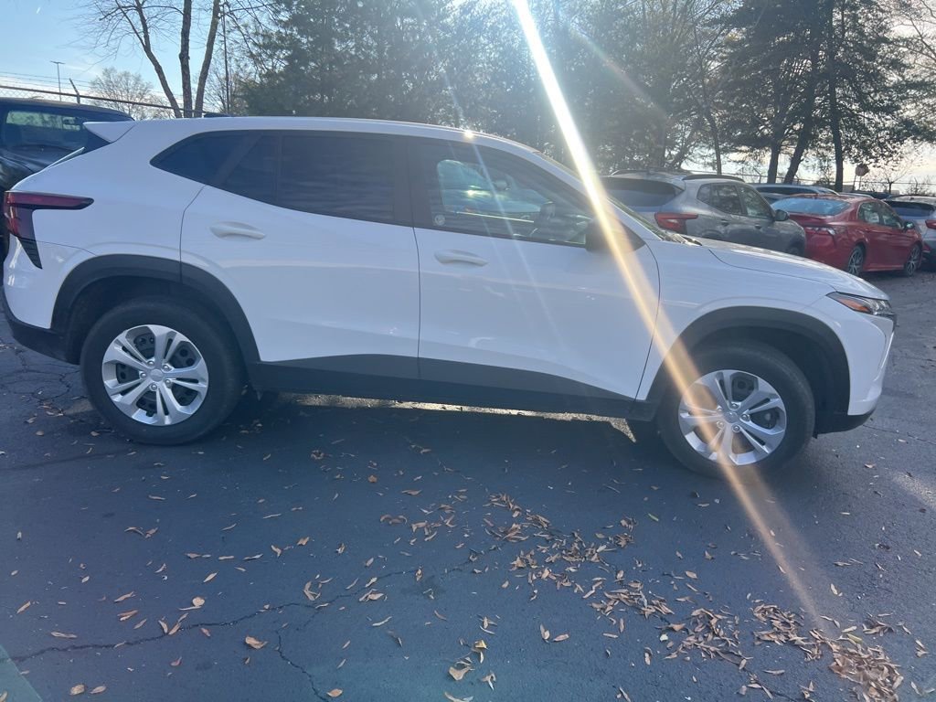 Used 2025 Chevrolet Trax LS image 11