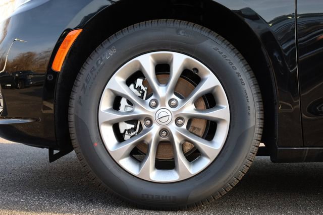 New 2026 Chrysler Pacifica Limited image 6