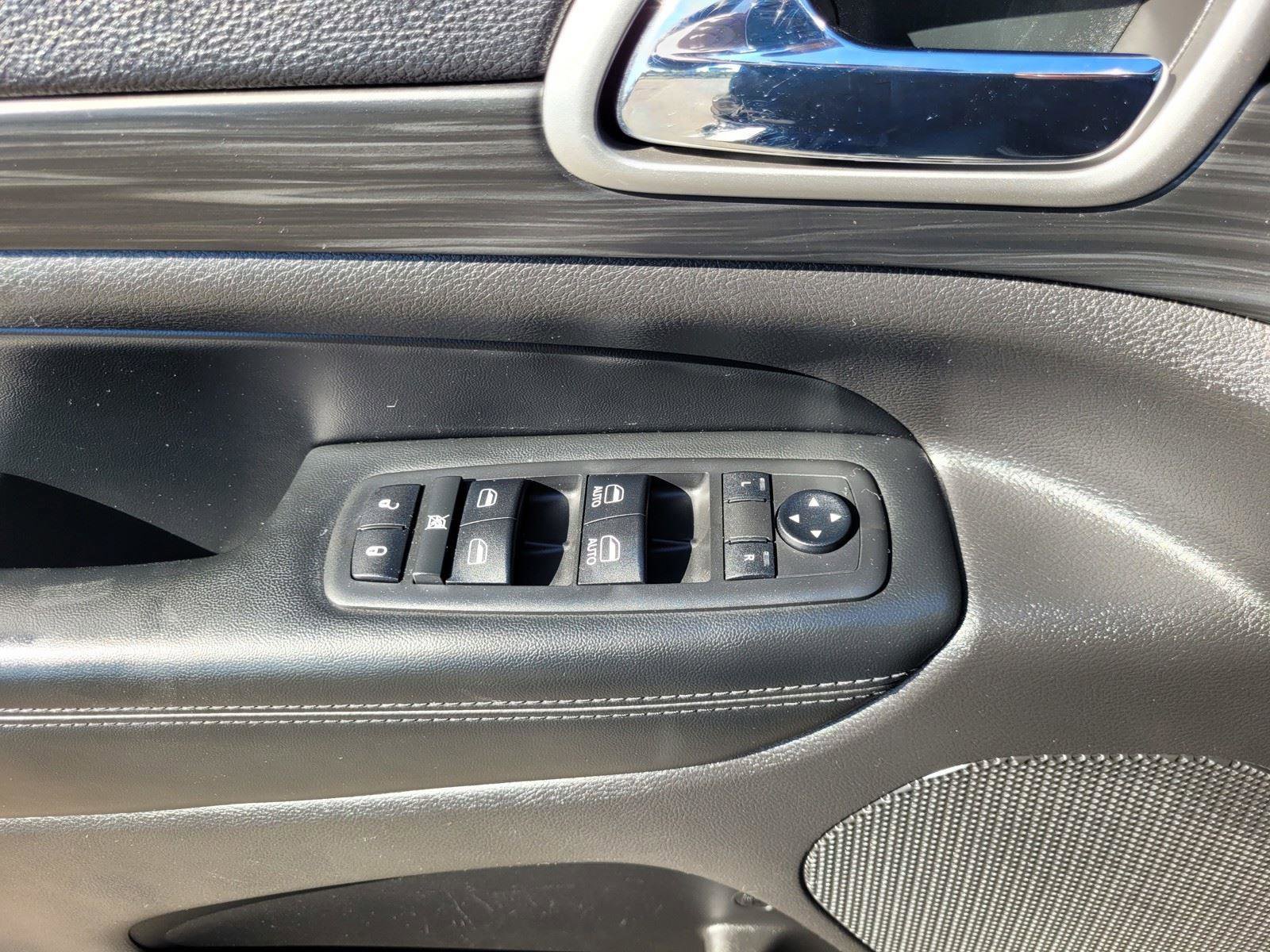 Used 2019 Jeep Grand Cherokee Altitude image 25