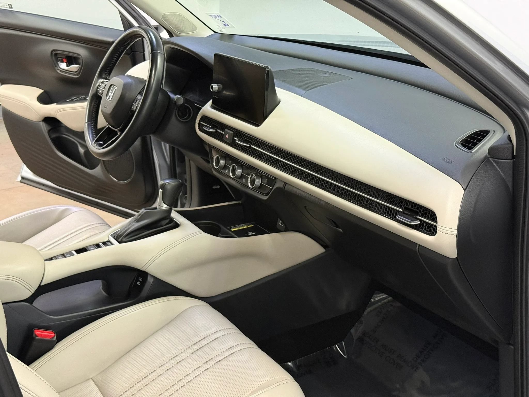 Used 2025 Honda HR-V EX-L image 16