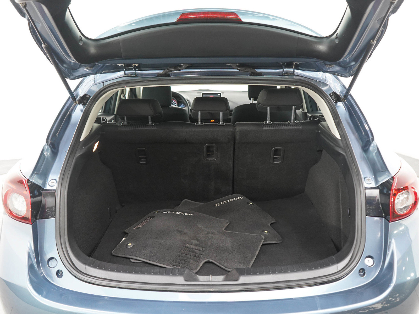 Used 2016 MAZDA MAZDA3 i Touring w/ Popular Equipment Package FWD image 16