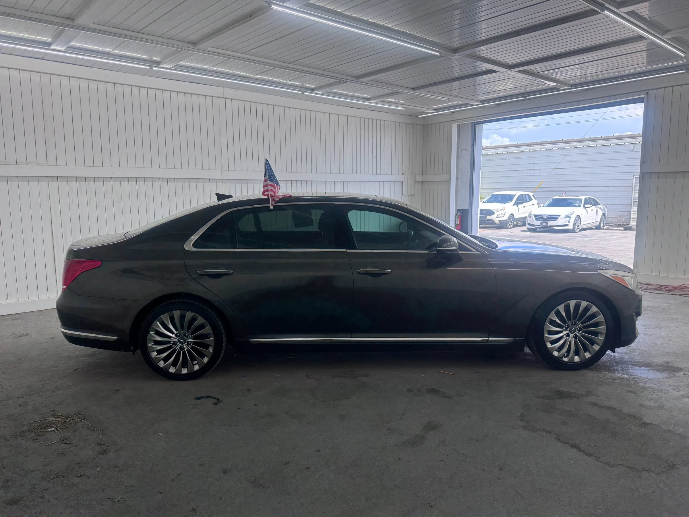 Used 2017 Genesis G90 3.3T Premium RWD image 4