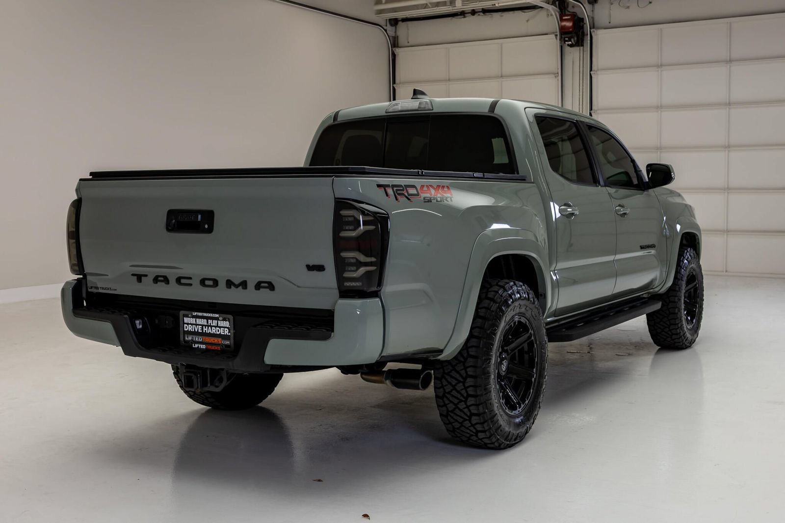 Used 2022 Toyota Tacoma TRD Sport AWD/4WD image 10