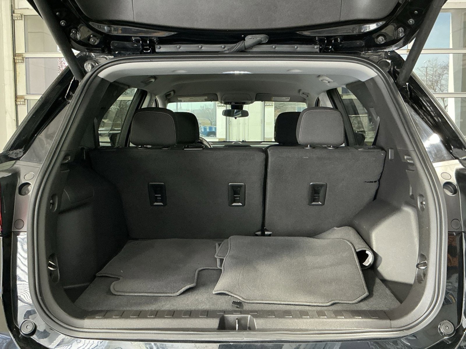 Used 2023 Chevrolet Equinox LT image 32