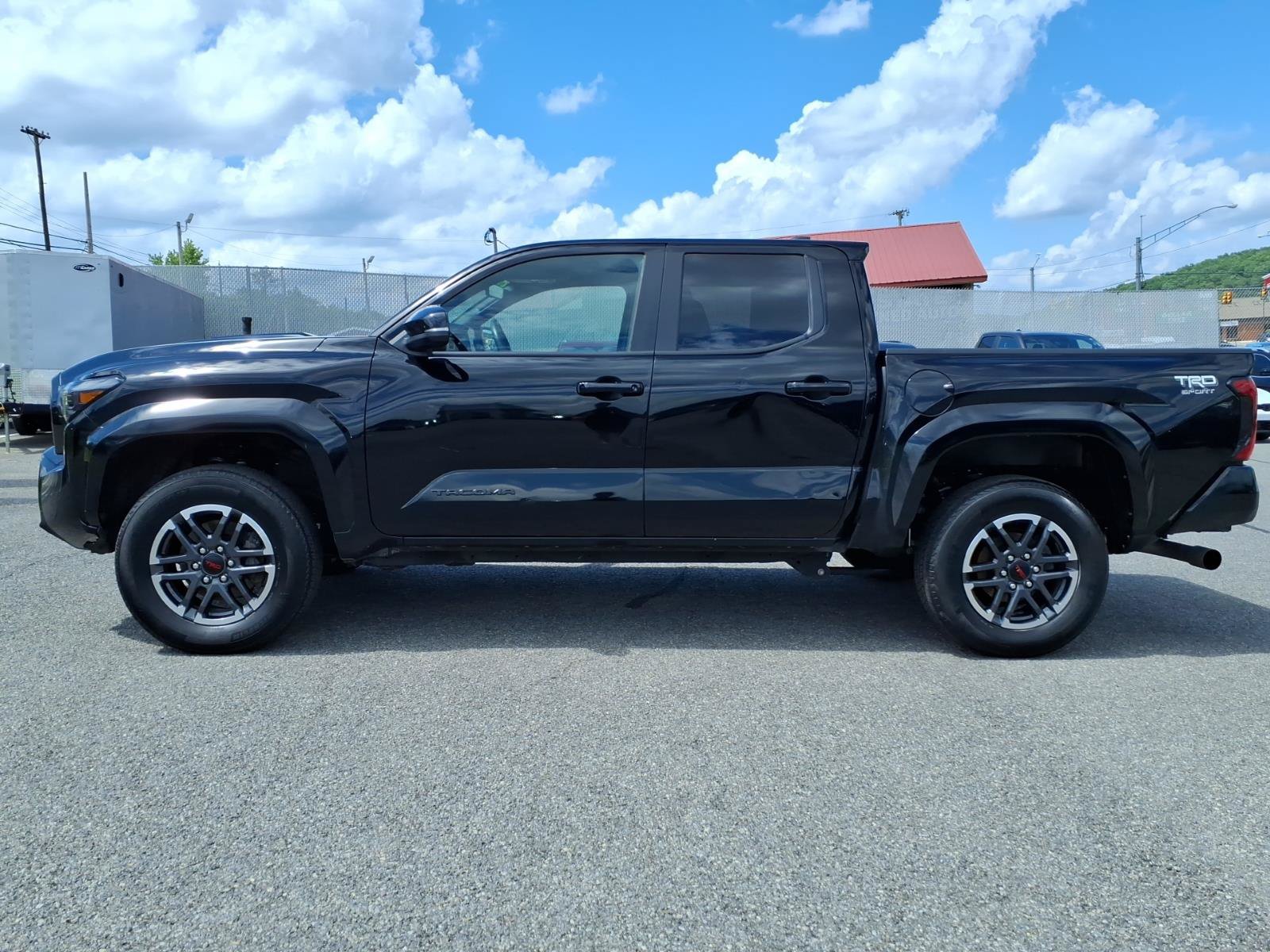 Used 2024 Toyota Tacoma TRD Sport w/ TRD Sport Upgrade Package AWD/4WD image 3