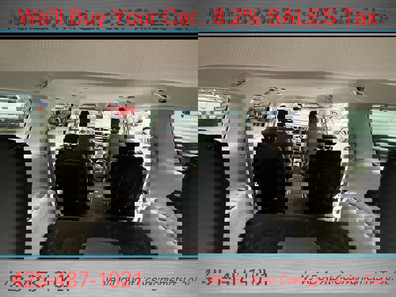 Used 2023 Chrysler Voyager LX image 10