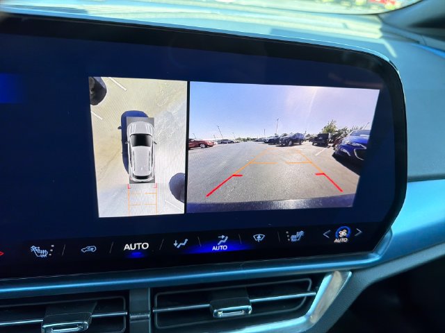 Certified 2024 Chevrolet Equinox EV LT FWD image 22