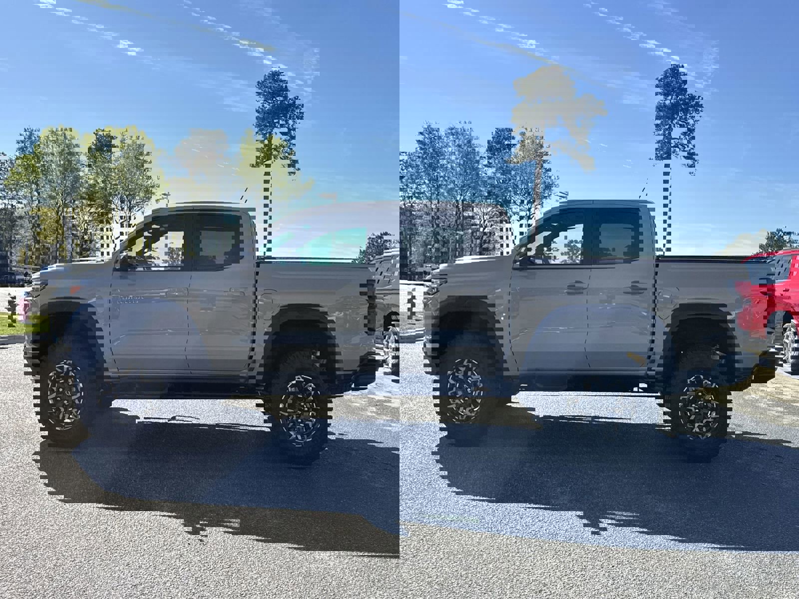 Used 2023 Chevrolet Colorado ZR2 w/ ZR2 Convenience Package III image 7