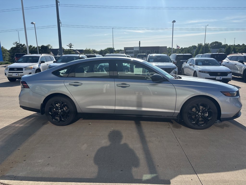 Certified 2025 Honda Accord SE image 4