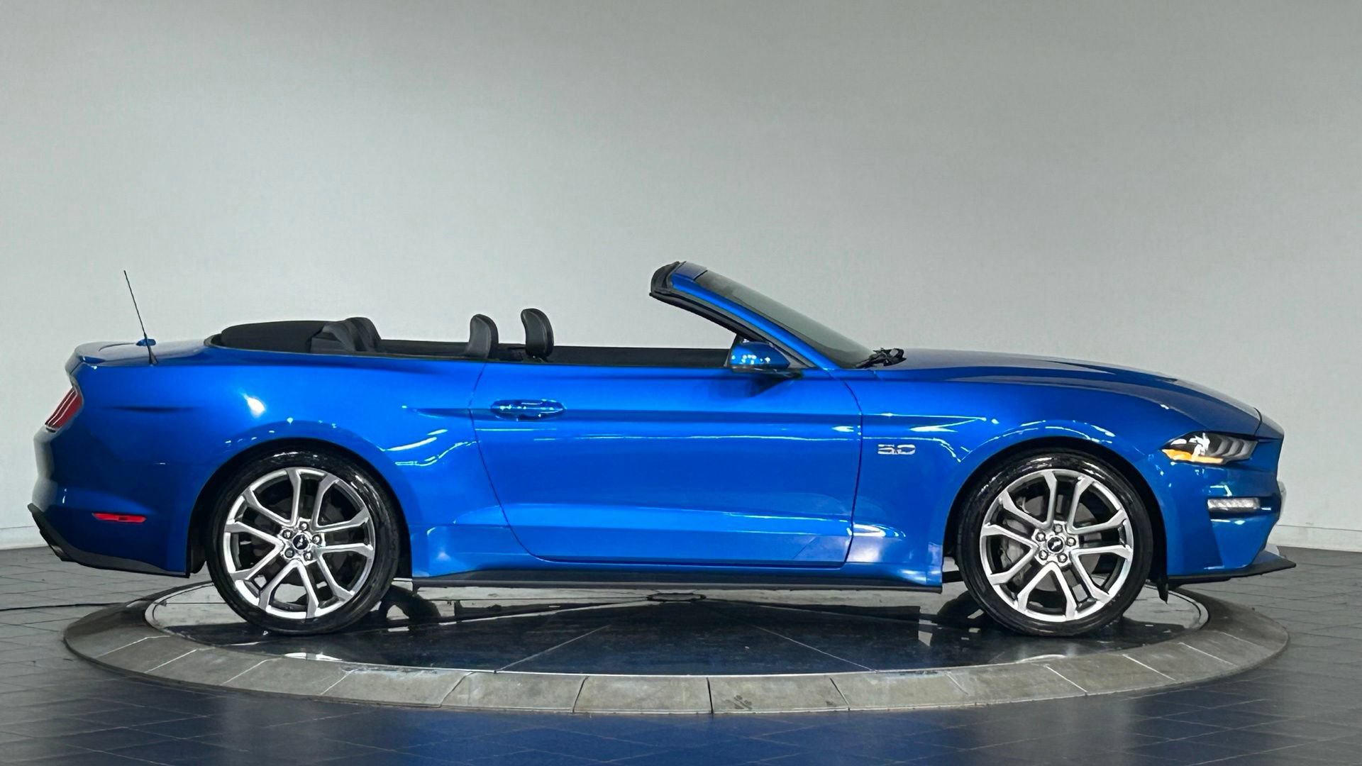 Used 2019 Ford Mustang GT Premium RWD image 19