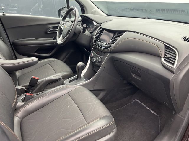 Used 2022 Chevrolet Trax LT w/ LT Convenience Package image 15