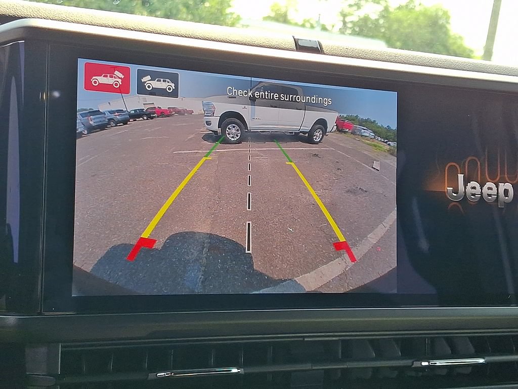 Used 2025 Jeep Wrangler Unlimited Sahara AWD/4WD image 25