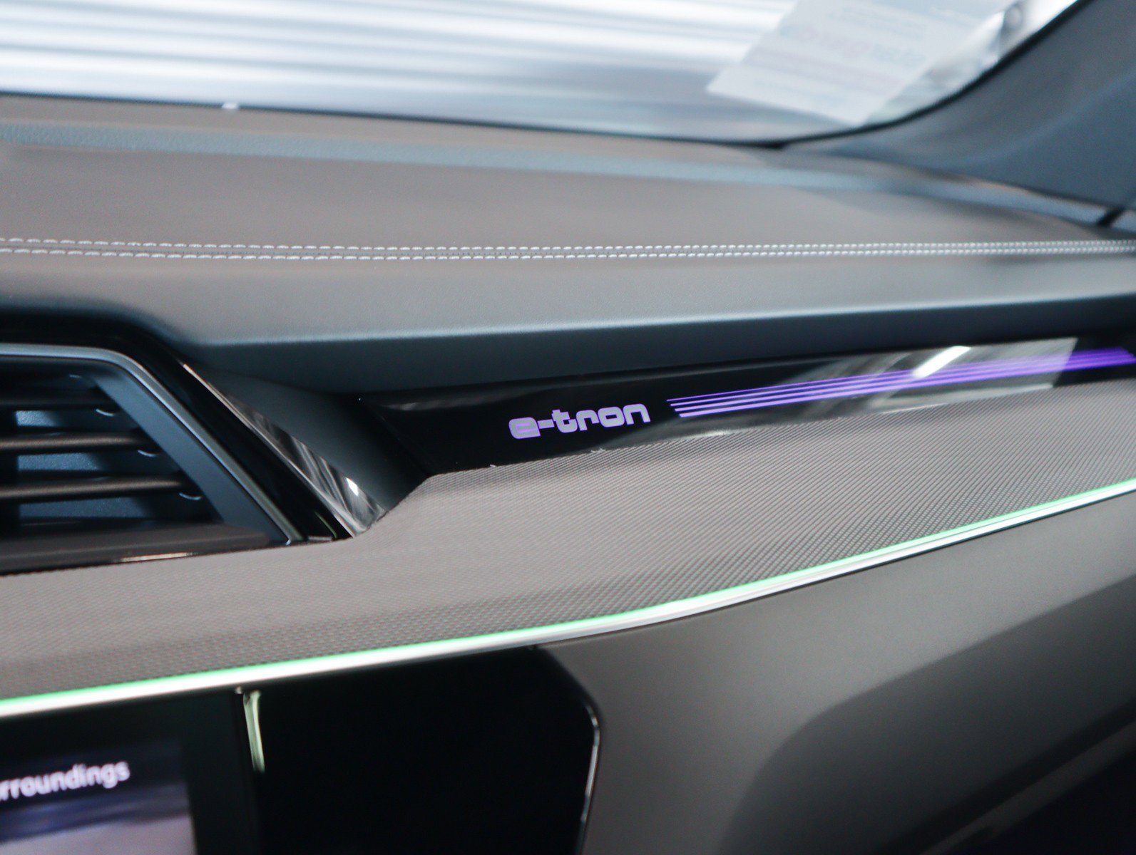 Used 2024 Audi Q8 e-tron Prestige w/ Prestige Package image 24