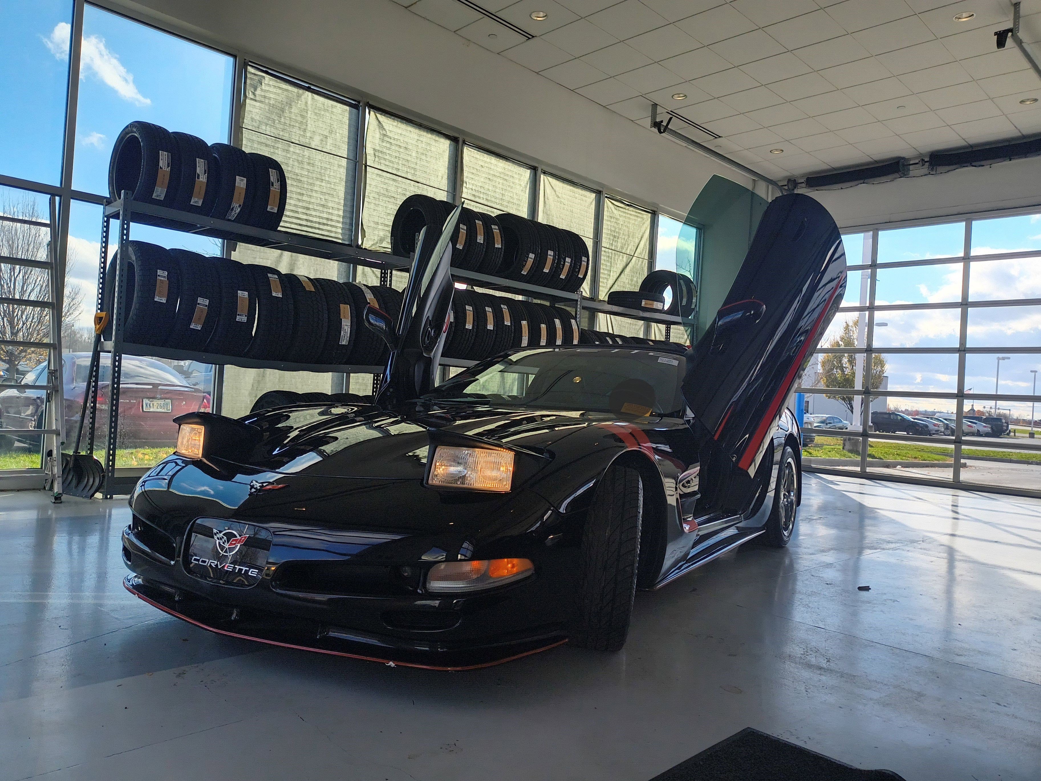 Used 2001 Chevrolet Corvette Convertible w/ Preferred Equipment Group2 image 22