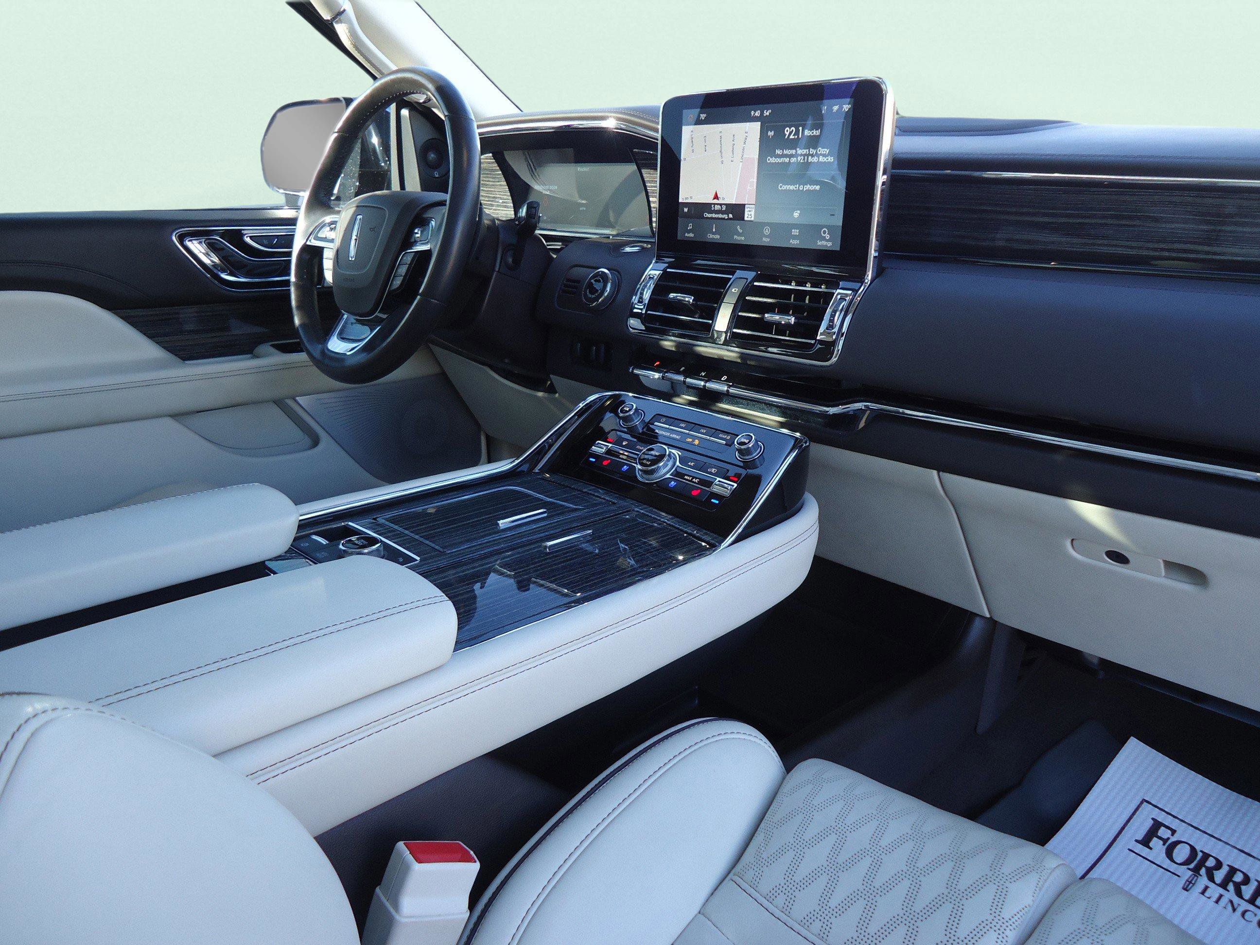 Used 2020 Lincoln Navigator Black Label w/ Cargo Convenience Package AWD/4WD image 32