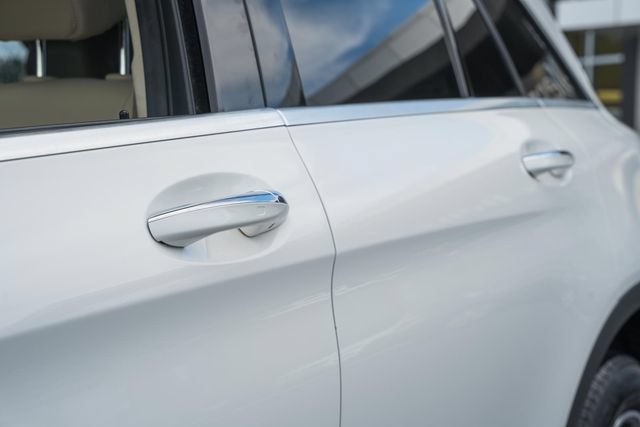 Certified 2022 Mercedes-Benz GLC 300 4MATIC w/ Premium Package Lite image 17