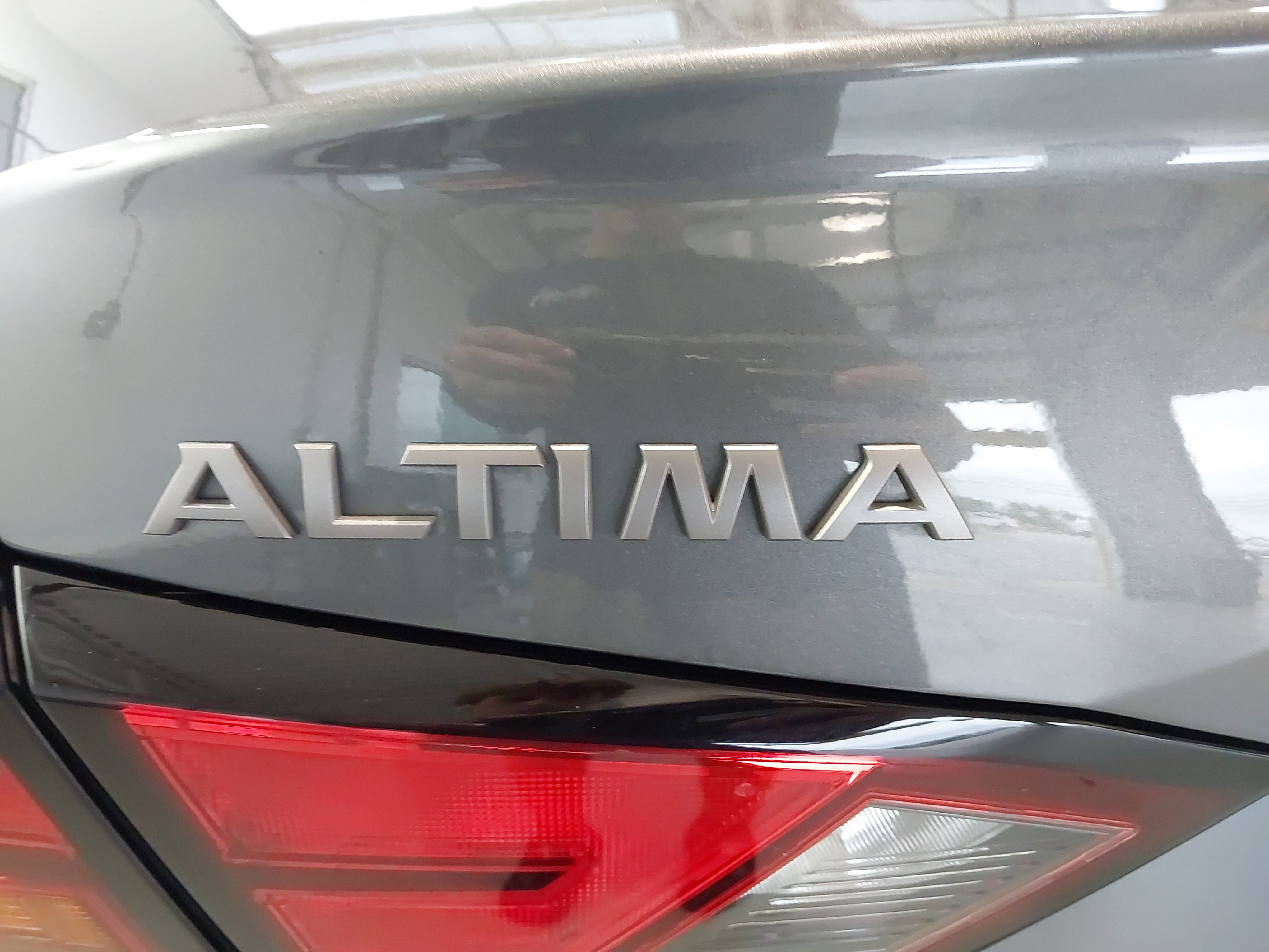 Used 2025 Nissan Altima 2.5 SV FWD image 33