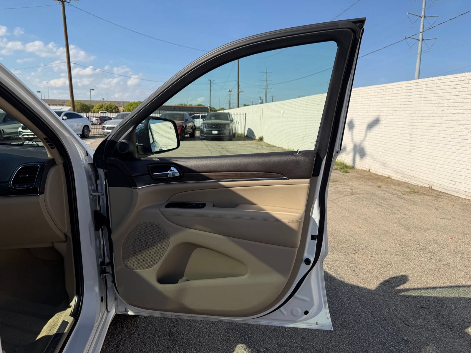Used 2020 Jeep Grand Cherokee Overland RWD image 25