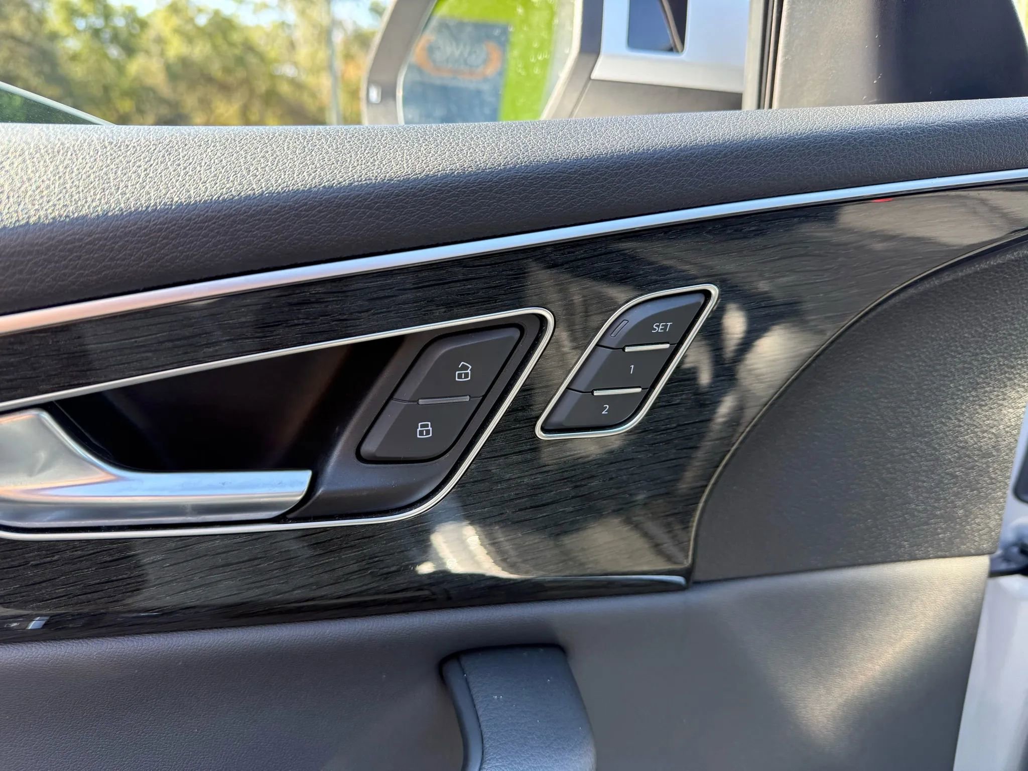 Used 2019 Audi Q8 Premium w/ Convenience Package image 13