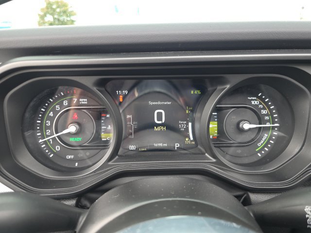 Used 2025 Jeep Wrangler Unlimited Sahara w/ Safety Group AWD/4WD image 21