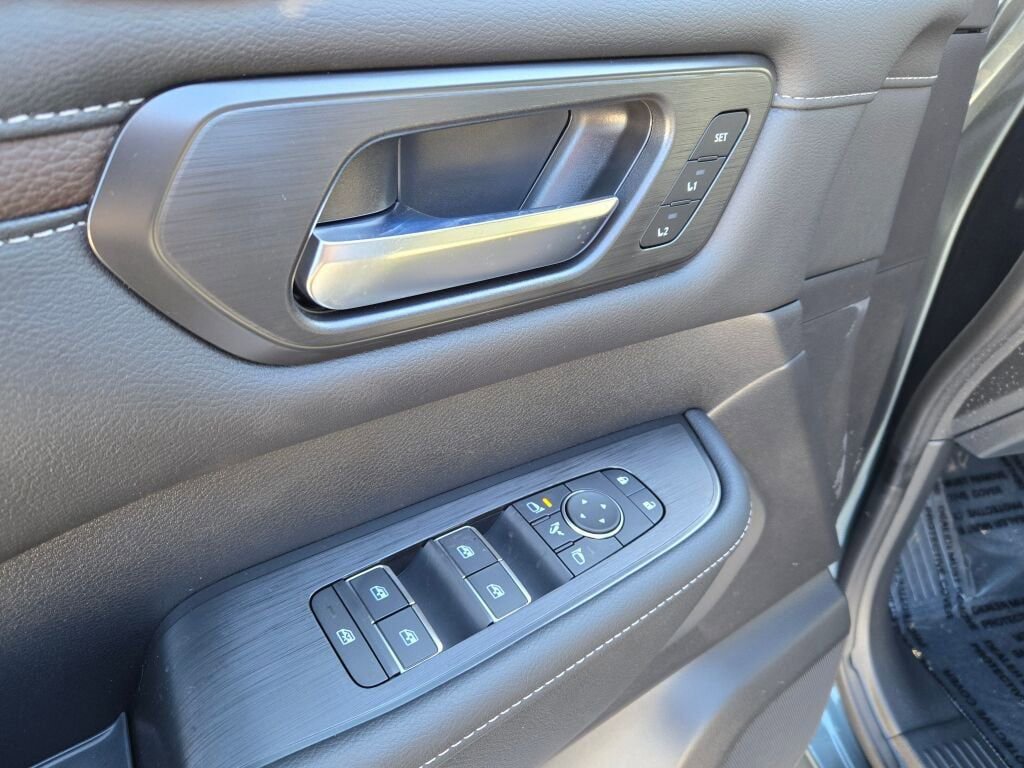 New 2026 Nissan Armada SL w/ Captain's Chari Seat Package image 23